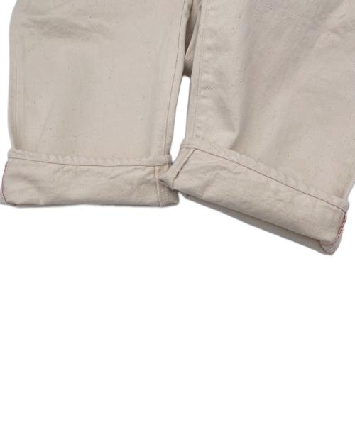 HATSKI（ハツキ）HATSKI (ハツキ) Back Buckle Denim ホワイトの古着・服飾アイテム