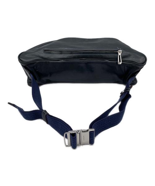 aniary（アニアリ）aniary (アニアリ) レザーボディーバッグ モスグリーンの古着・服飾アイテム