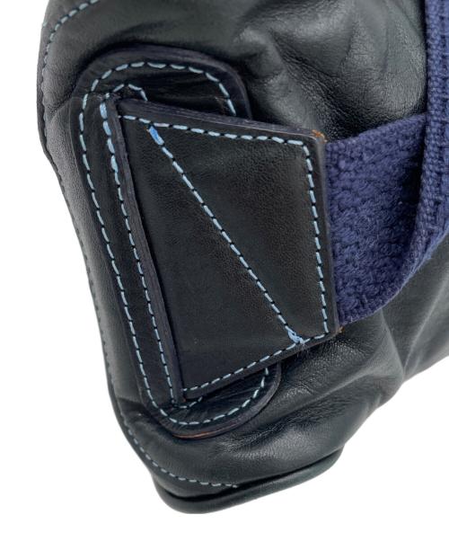 aniary（アニアリ）aniary (アニアリ) レザーボディーバッグ モスグリーンの古着・服飾アイテム