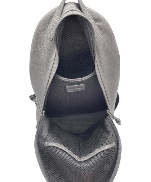 EMPORIO ARMANI（エンポリオアルマーニ）EMPORIO ARMANI (エンポリオアルマーニ) ラウンドバックパック グレーの古着・服飾アイテム