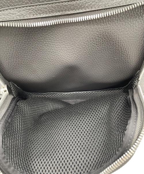 EMPORIO ARMANI（エンポリオアルマーニ）EMPORIO ARMANI (エンポリオアルマーニ) ラウンドバックパック グレーの古着・服飾アイテム