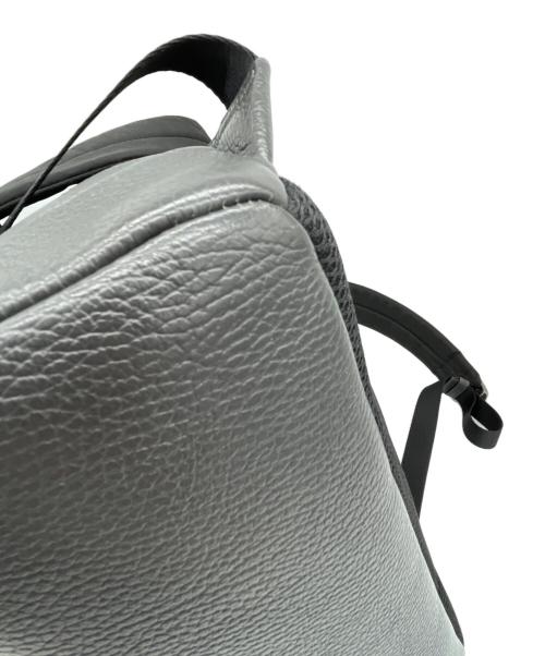 EMPORIO ARMANI（エンポリオアルマーニ）EMPORIO ARMANI (エンポリオアルマーニ) ラウンドバックパック グレーの古着・服飾アイテム