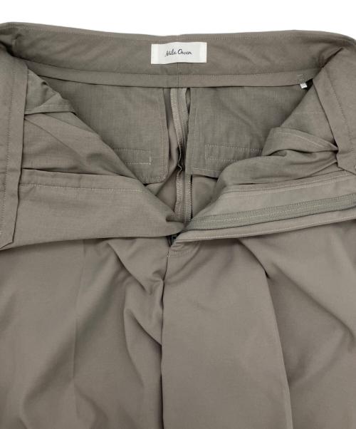 Mila Owen（ミラオーウェン）Mila Owen (ミラオーウェン) テーパードパンツの古着・服飾アイテム