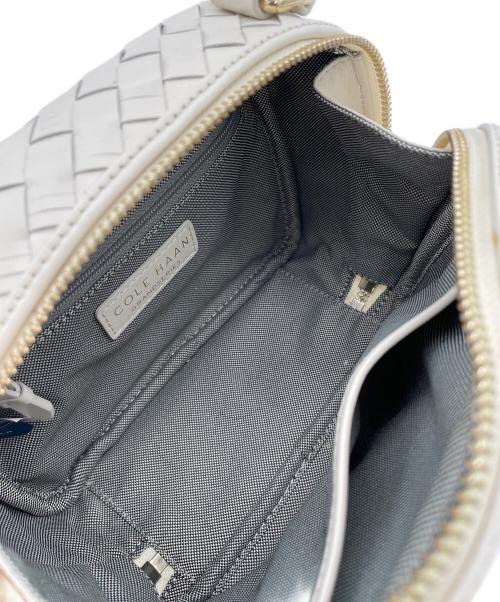 COLE HAAN（コールハーン）COLE HAAN (コールハーン) 2WAY編み込みバッグ ホワイトの古着・服飾アイテム