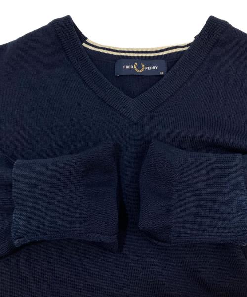 FRED PERRY（フレッドペリー）FRED PERRY (フレッドペリー) Vネックニット ネイビー サイズ:XSの古着・服飾アイテム