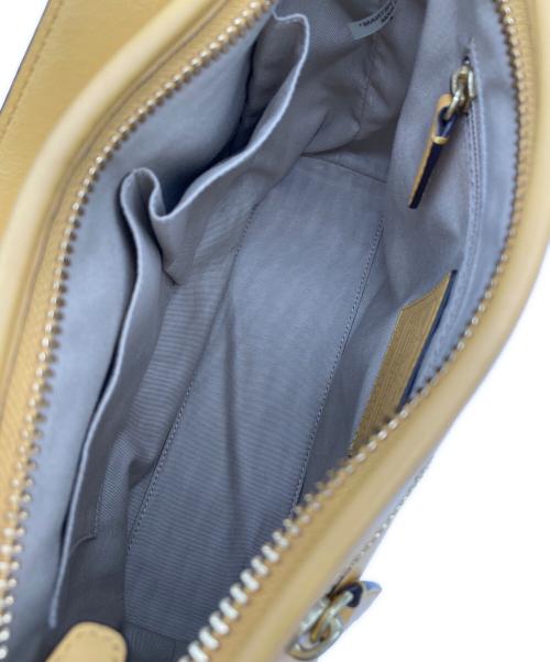 COACH（コーチ）COACH (コーチ) レガシーレザーダッフルショルダーバッグ イエローの古着・服飾アイテム