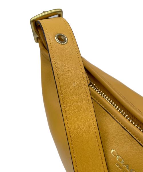 COACH（コーチ）COACH (コーチ) レガシーレザーダッフルショルダーバッグ イエローの古着・服飾アイテム