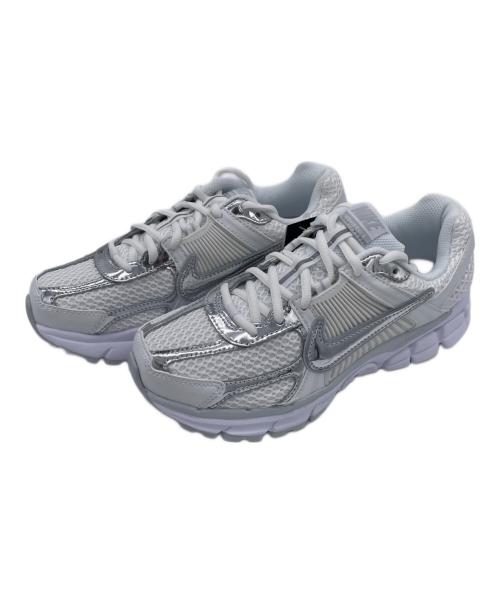 NIKE（ナイキ）NIKE (ナイキ) Womens Zoom Vomero 5 Chrome Toe ホワイト サイズ:24.5cmの古着・服飾アイテム