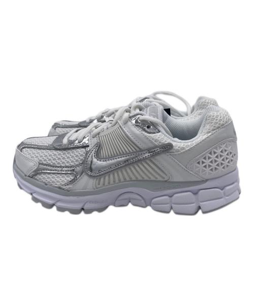 NIKE（ナイキ）NIKE (ナイキ) Womens Zoom Vomero 5 Chrome Toe ホワイト サイズ:24.5cmの古着・服飾アイテム