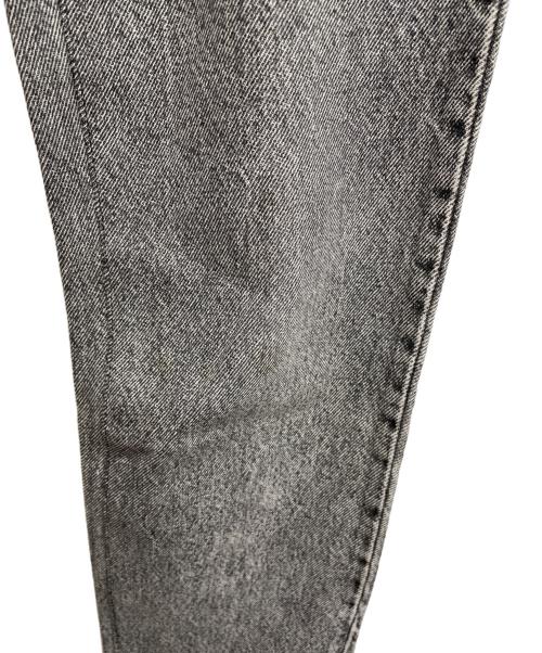LEVI'S（リーバイス）LEVI'S (リーバイス) デニムパンツ グレー サイズ:W26の古着・服飾アイテム