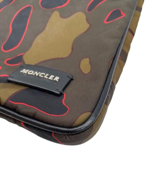 MONCLER（モンクレール）MONCLER (モンクレール) クラッチバッグ オリーブの古着・服飾アイテム