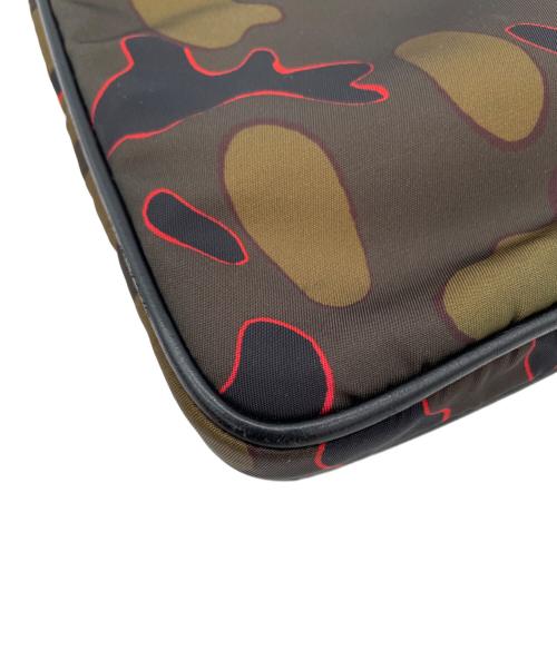 MONCLER（モンクレール）MONCLER (モンクレール) クラッチバッグ オリーブの古着・服飾アイテム