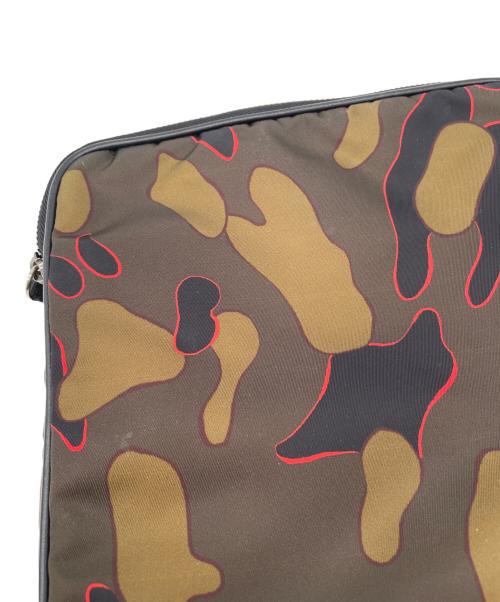 MONCLER（モンクレール）MONCLER (モンクレール) クラッチバッグ オリーブの古着・服飾アイテム