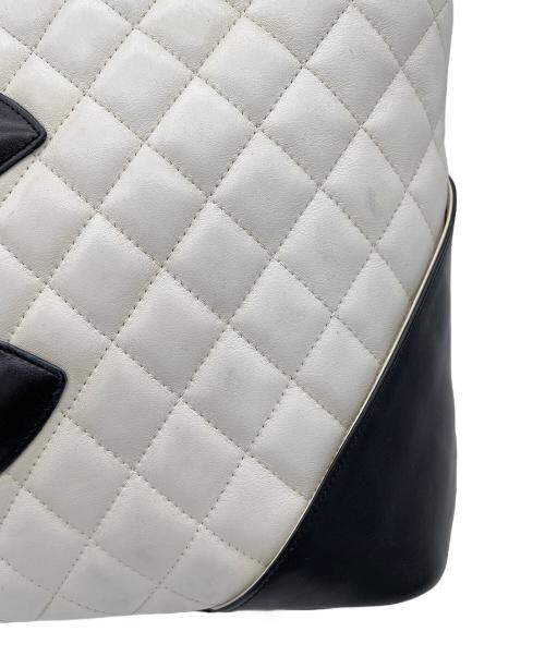 CHANEL（シャネル）CHANEL (シャネル) カンボンライン スモール　トートバッグ ホワイトの古着・服飾アイテム