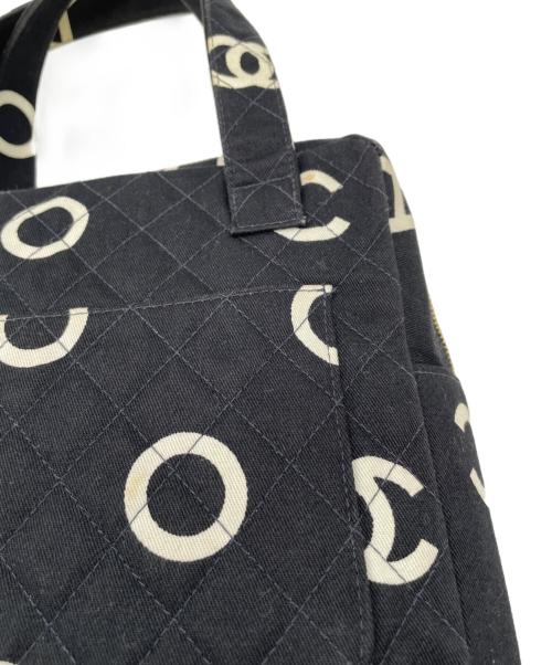 CHANEL（シャネル）CHANEL (シャネル) ロゴキャンバスハンドバッグ ブラック×ホワイトの古着・服飾アイテム