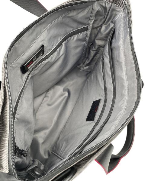 TUMI（トゥミ）TUMI (トゥミ) コンパニオントートバッグ グレーの古着・服飾アイテム