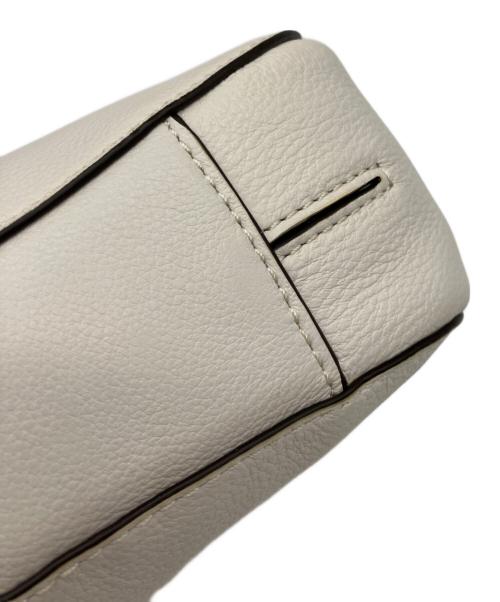 MICHAEL KORS（マイケル・コース）MICHAEL KORS (マイケル・コース) ショルダーバッグ ベージュの古着・服飾アイテム