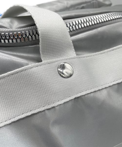 adidas（アディダス）adidas (アディダス) ダッフルバッグ　ボストンバッグ シルバーの古着・服飾アイテム