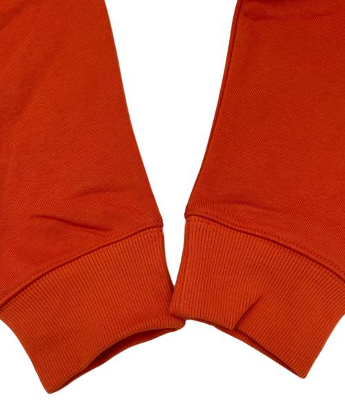 Carhartt WIP（カーハート ワークインプログレス）CARHARTT WIP (カーハート ワークインプログレス) W'HOODED CARHARTT SWEAT オレンジ サイズ:Mの古着・服飾アイテム