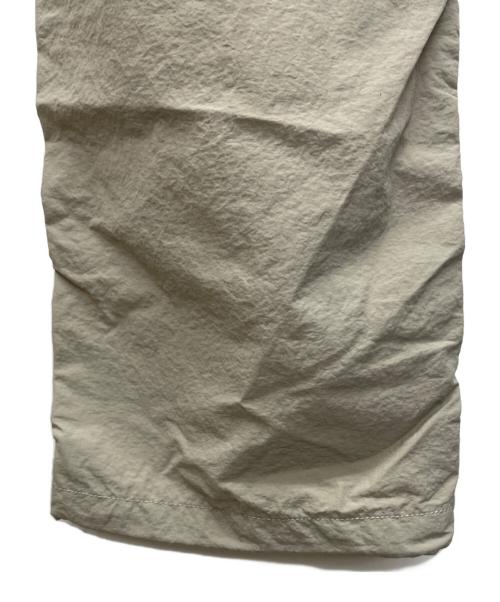 GRAMICCI（グラミチ）GRAMICCI (グラミチ) ナイロンパンツ ベージュ サイズ:ASIA　Mの古着・服飾アイテム