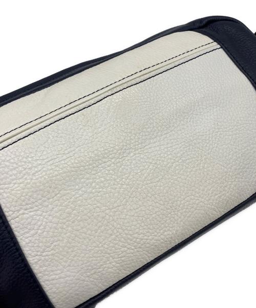 Vivienne Westwood man（ヴィヴィアン ウェストウッド マン）Vivienne Westwood man (ヴィヴィアン ウェストウッド マン) レザーショルダーバッグ ネイビーの古着・服飾アイテム