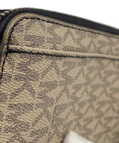 MICHAEL KORS（マイケル・コース）MICHAEL KORS (マイケル・コース) 長財布 ベージュの古着・服飾アイテム