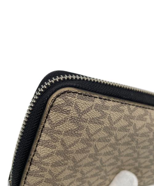 MICHAEL KORS（マイケル・コース）MICHAEL KORS (マイケル・コース) 長財布 ベージュの古着・服飾アイテム