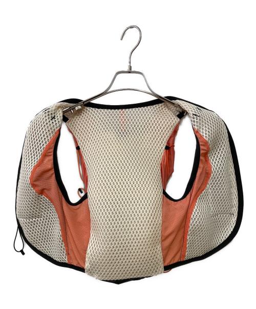 SALOMON（サロモン）SALOMON (サロモン) ACTIVE SKIN 12W　ランニングベスト ベージュ×ブラック サイズ:XSの古着・服飾アイテム