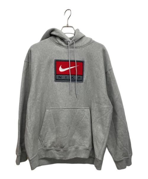 NIKE（ナイキ）NIKE (ナイキ) ソロ スウッシュ　プルオーバーパーカー グレー サイズ:XXLの古着・服飾アイテム