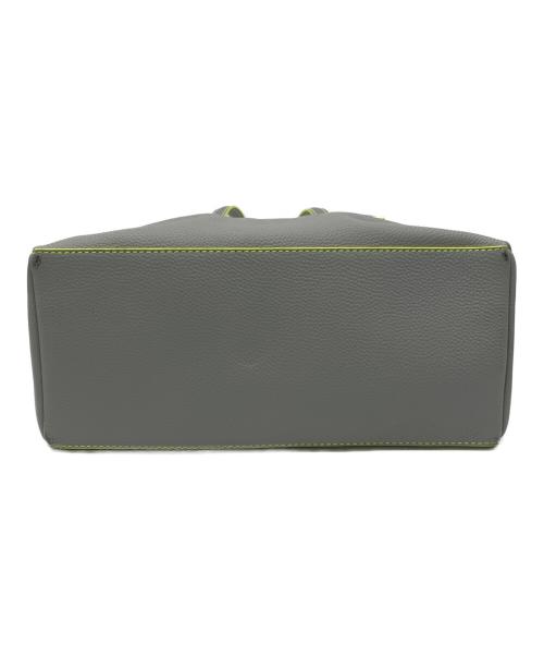 Marc by Marc Jacobs（マークバイマークジェイコブス）Marc by Marc Jacobs (マークバイマークジェイコブス) ハンドバッグ グレーの古着・服飾アイテム