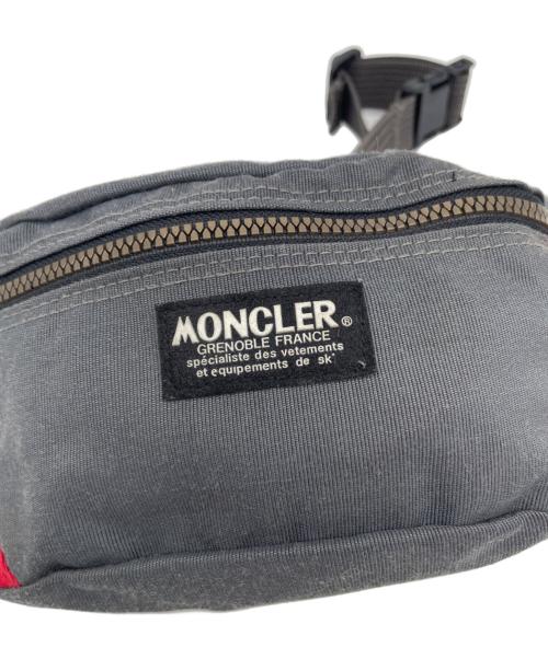 MONCLER（モンクレール）MONCLER (モンクレール) ウエストバッグ グレー×レッドの古着・服飾アイテム