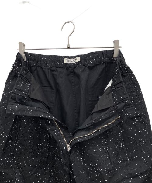 COOTIE PRODUCTIONS（クーティープロダクツ）COOTIE PRODUCTIONS (クーティープロダクツ) COOTIE / Splatter Print OX 2 Tuck Easy Pants ブラック サイズ:LARGEの古着・服飾アイテム