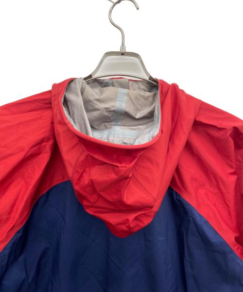 mont-bell（モンベル）mont-bell (モンベル) マウンテンパーカー レッド×ブルー サイズ:Mの古着・服飾アイテム