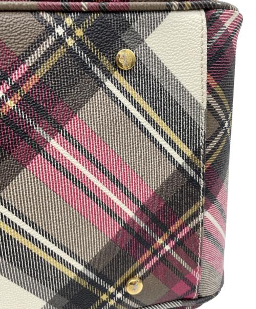 Vivienne Westwood（ヴィヴィアンウエストウッド）Vivienne Westwood (ヴィヴィアンウエストウッド) ハンドバッグ ホワイト×ピンクの古着・服飾アイテム