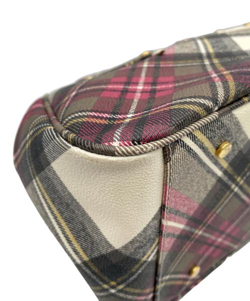 Vivienne Westwood（ヴィヴィアンウエストウッド）Vivienne Westwood (ヴィヴィアンウエストウッド) ハンドバッグ ホワイト×ピンクの古着・服飾アイテム