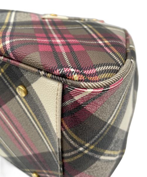 Vivienne Westwood（ヴィヴィアンウエストウッド）Vivienne Westwood (ヴィヴィアンウエストウッド) ハンドバッグ ホワイト×ピンクの古着・服飾アイテム