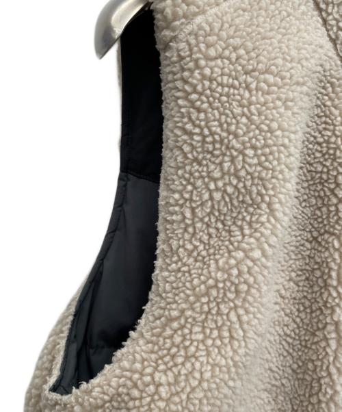 Patagonia（パタゴニア）Patagonia (パタゴニア) リバーシブル・ビビー・ダウン・ベスト グレー×ベージュ サイズ:サイズ表記無しの古着・服飾アイテム