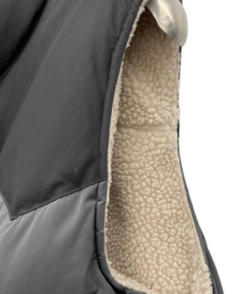 Patagonia（パタゴニア）Patagonia (パタゴニア) リバーシブル・ビビー・ダウン・ベスト グレー×ベージュ サイズ:サイズ表記無しの古着・服飾アイテム
