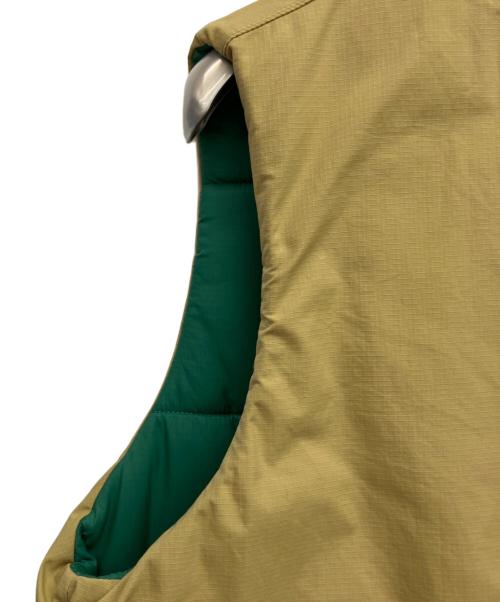 NEW BALANCE（ニューバランス）NEW BALANCE (ニューバランス) 中綿ベスト ベージュ×グリーン サイズ:LARGEの古着・服飾アイテム