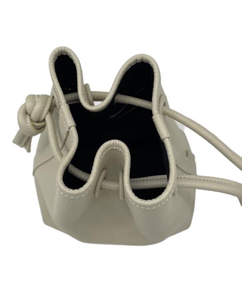 VASIC（ヴァジック）VASIC (ヴァジック) bond mini bag アイボリーの古着・服飾アイテム