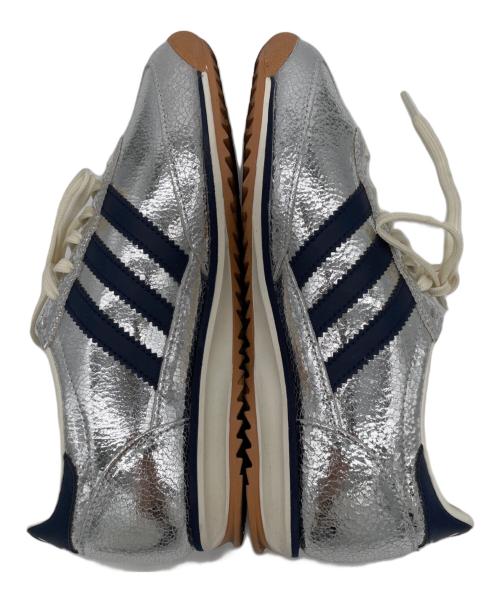 adidas（アディダス）adidas (アディダス) スニーカー シルバー サイズ:225の古着・服飾アイテム