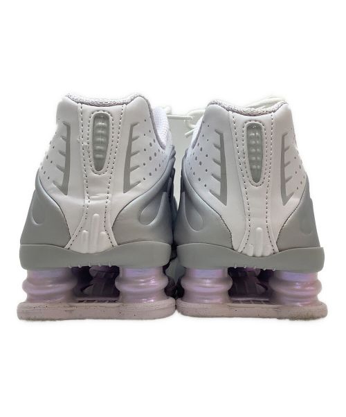 NIKE（ナイキ）NIKE (ナイキ) WMS SHOX R4 ホワイト×グレー サイズ:25の古着・服飾アイテム