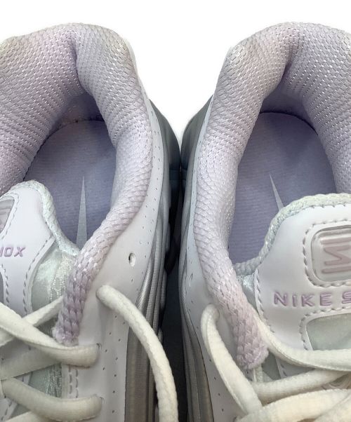 NIKE（ナイキ）NIKE (ナイキ) WMS SHOX R4 ホワイト×グレー サイズ:25の古着・服飾アイテム