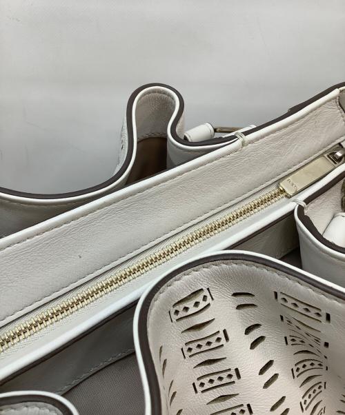 TOD'S（トッズ）TOD'S (トッズ) ハンドバッグ アイボリーの古着・服飾アイテム