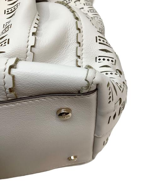 TOD'S（トッズ）TOD'S (トッズ) ハンドバッグ アイボリーの古着・服飾アイテム