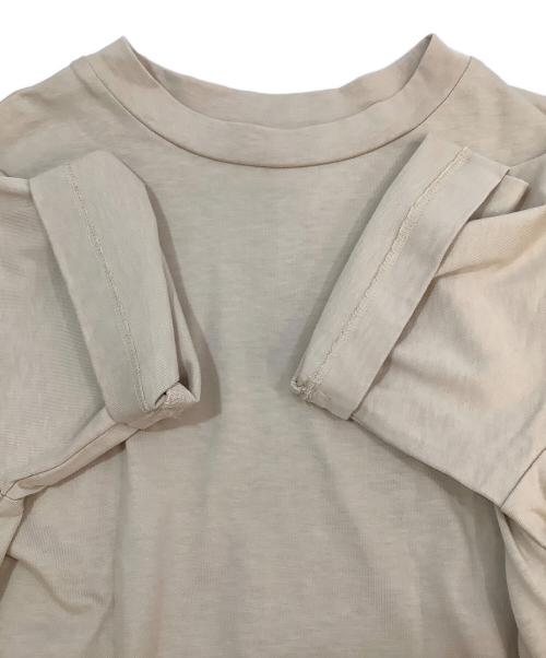 SEVEN TEN by MIHO KAWAHITO（セブン テン バイ ミホ カワヒト）SEVEN TEN by MIHO KAWAHITO (セブン テン バイ ミホ カワヒト) SVT刺繍Tシャツ ベージュ サイズ:Sの古着・服飾アイテム