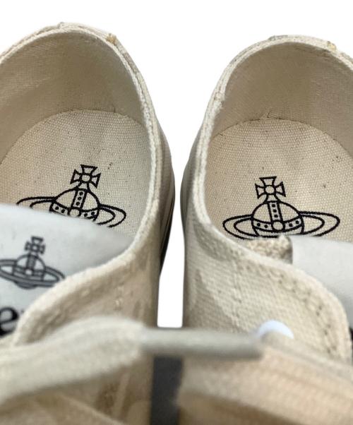 Vivienne Westwood（ヴィヴィアンウエストウッド）Vivienne Westwood (ヴィヴィアンウエストウッド) スニーカー ベージュ サイズ:39の古着・服飾アイテム
