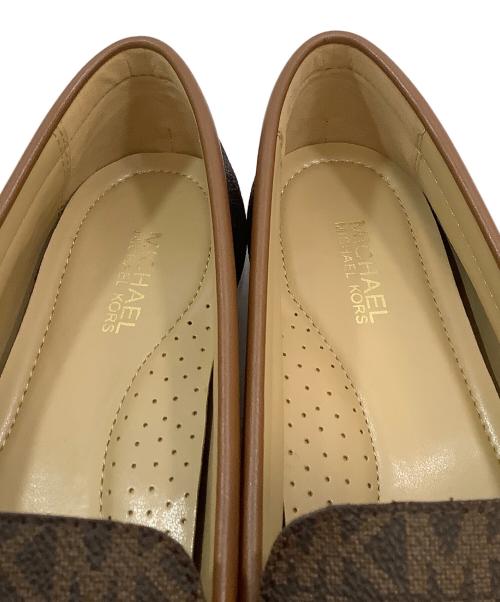 MICHAEL KORS（マイケル・コース）MICHAEL KORS (マイケルコース) ロゴバックルフラットパンプス ブラウン サイズ:5.5の古着・服飾アイテム