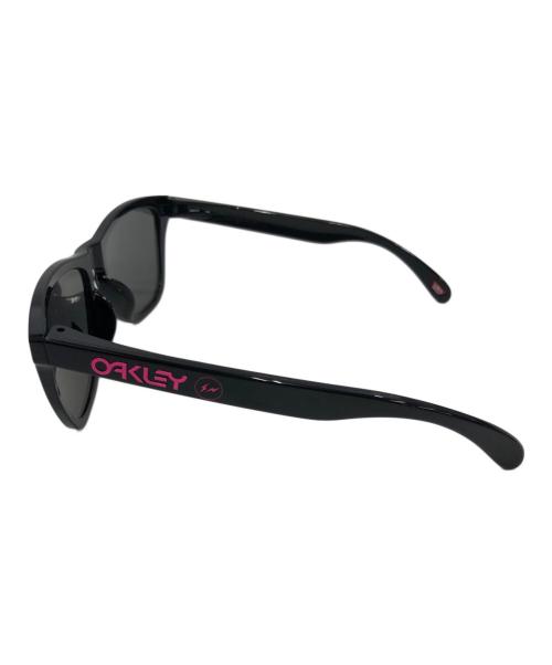 OAKLEY（オークリー）OAKLEY (オークリー) FRAGMENT DESIGN (フラグメントデザイン) アイウェア ブラック×ピンク 未使用品の古着・服飾アイテム
