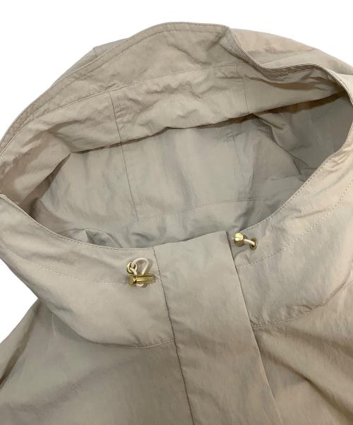 UNTITLED（アンタイトル）UNTITLED (アンタイトル) リップタフタ マウンテンパーカー ベージュ サイズ:4 未使用品の古着・服飾アイテム